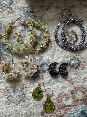 Mixed lot of women’s earrings Jewelry